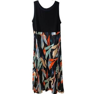 - Vince Camuto Black and Pleated Maxi Dress 24 W